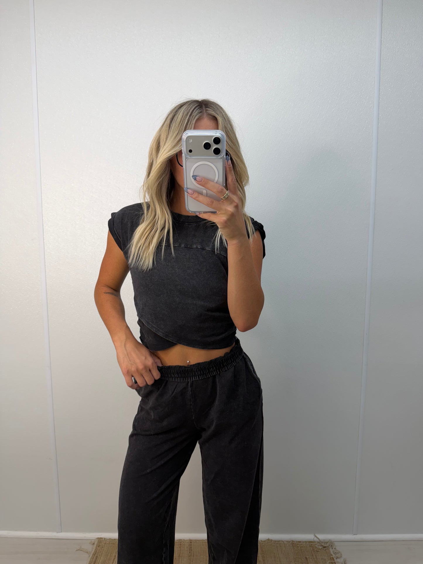black crossover set