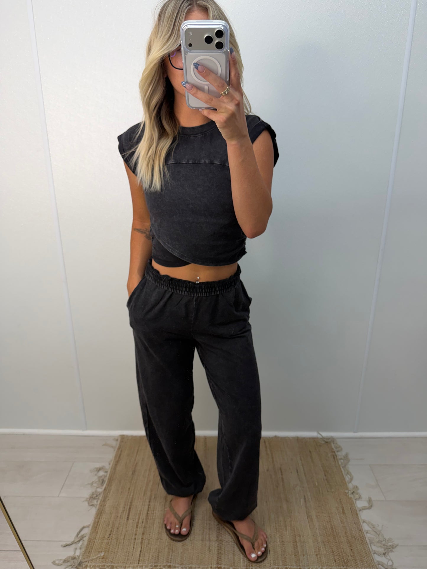 black crossover set